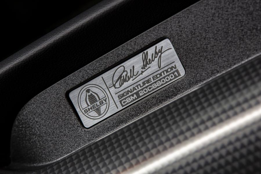 Логотип Shelby Super Snake Carroll Shelby Signature Series 2020 года  (фото 32 из 44)